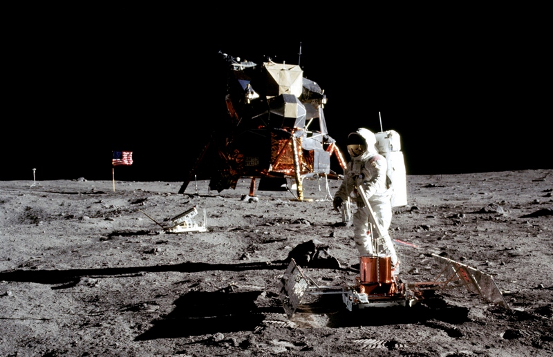 Conquete de l'espace: apollo 11 se pose sur la Lune